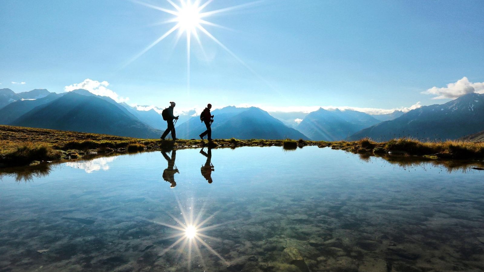 Sommerurlaub im Ötztal: Wandern am See mit Bergpanorama
